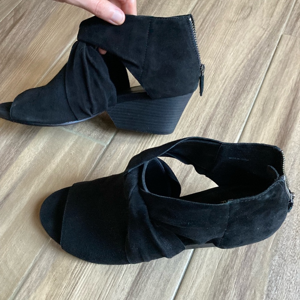 Eileen Fisher Anise black suede knotted sandal booties. Size 8 - Picture 1 of 5